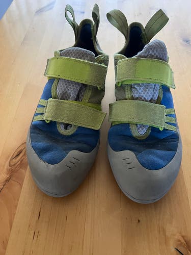 Butora Rock climbing Shoes Size 9