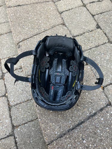 Used Medium Bauer Hyperlite 2 Helmet