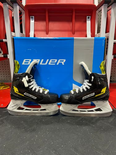 Used Bauer Supreme Ignite Pro Size 4 D Skates