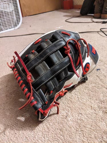 Used Left Hand Throw Wilson Outfield A2000 Softball Glove 13.5"