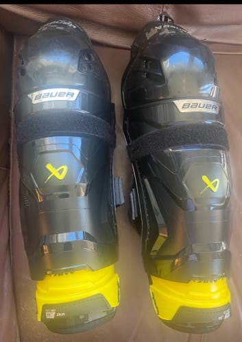 New Junior Bauer 11" Shin Pads