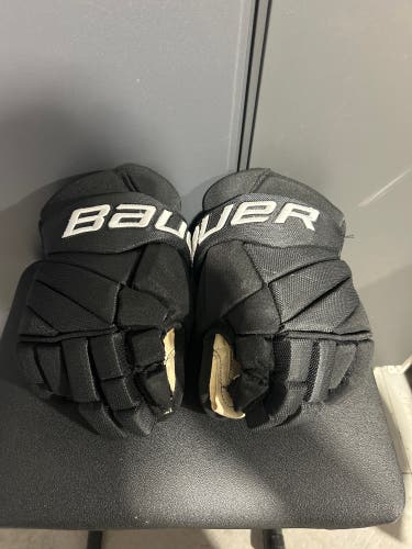 Used  Bauer 13" Vapor team pro Gloves