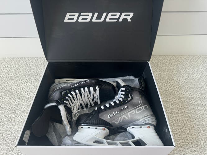 Custom Bauer Pro Stock Vapor Hyperlite Hockey Skates return 8D In box Return