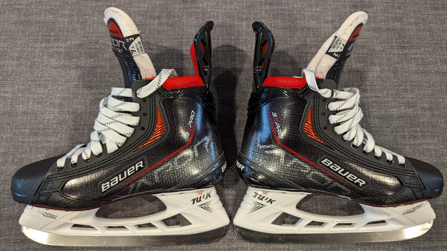 Used Senior Bauer Vapor 3X Pro Hockey Skates 7.5 Fit 2 Like New Condition Retail for $750