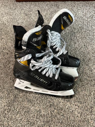 New Intermediate Bauer Bauer 3S Pro Hockey Skates 6