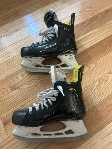 Used Bauer Supreme M4 Hockey Skates Size 5.5