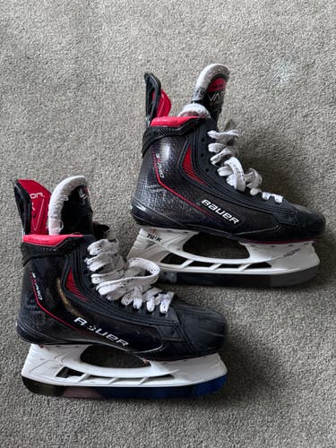 Used Intermediate Bauer Vapor 3X Pro Hockey Skates Regular Width Size 5.5