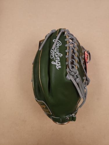 New September 2024 GOTM Rawlings Right Hand Throw Outfield Heart of the Hide Baseball Glove 12.75"