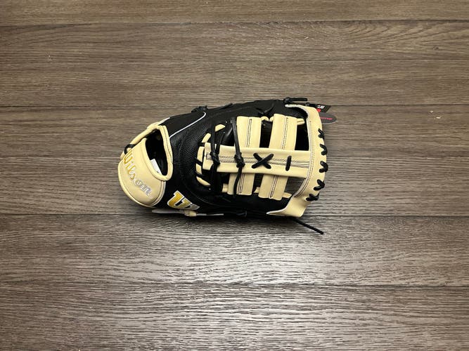 New Wilson A2000 1679 12.5” First Base Mitt