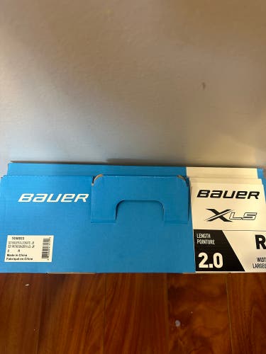 New Junior Bauer Regular Width Size 2 XLS Hockey Skates