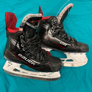 Used Intermediate Bauer Vapor X4 Hockey Skates Size 4.5