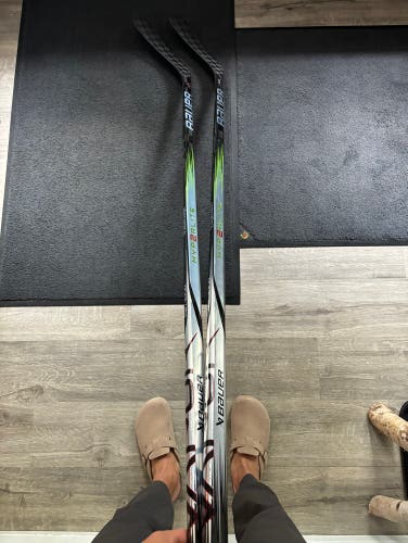 2 Brand New Senior Bauer Left Hand P92 70 Flex Vapor Hyperlite 2 Hockey Stick