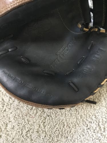 Used Catcher's Right Hand Throw Rawlings Heart of the Hide Baseball Glove 33"