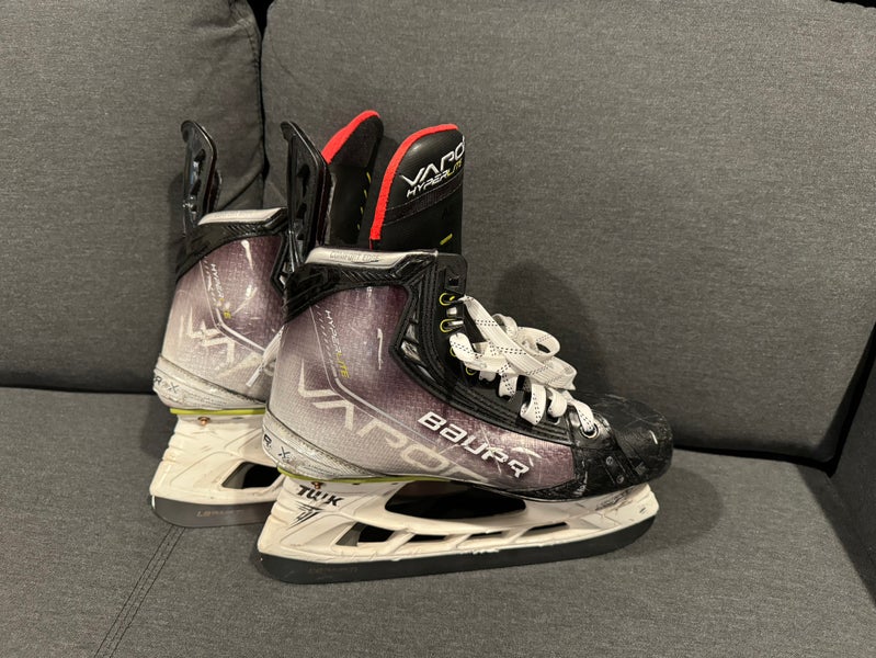Senior Bauer 8.5 Vapor Hyperlite Hockey Skates