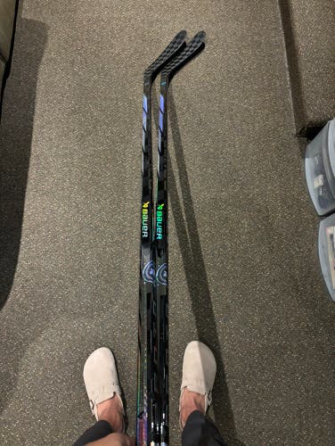 2 Pack New Senior Bauer Right Handed P28 77 Flex Proto-R Hockey Stick