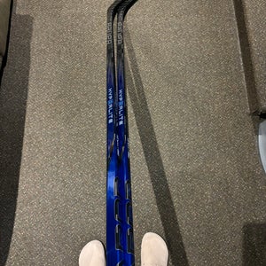 2 Pack New Senior CUSTOM Bauer Right Handed P92 77 Flex   Vapor Hyperlite 2 Hockey Stick