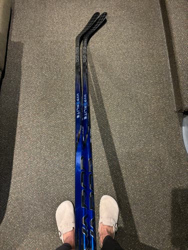 2 Pack New Senior CUSTOM Bauer Right Handed P92 77 Flex   Vapor Hyperlite 2 Hockey Stick