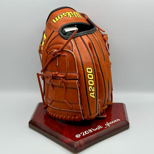 New Wilson A2000 B2 12" PITCHER'S GLOVE