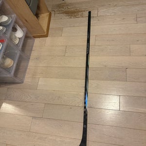 Intermediate Bauer Right Handed P90TM Proto-R Hockey Stick