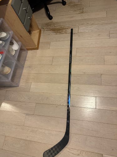 Intermediate Bauer Right Handed P90TM Proto-R Hockey Stick