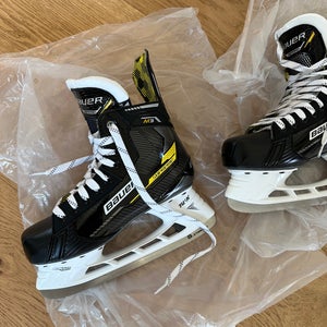 Like NEW - Bauer 5.5 Supreme M3 Hockey Skates