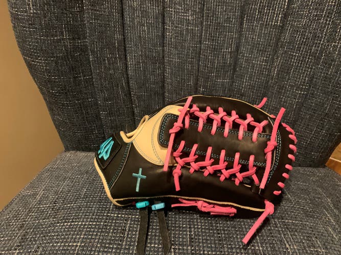 New Right Hand Throw 12" Signature Series Baseball Glove