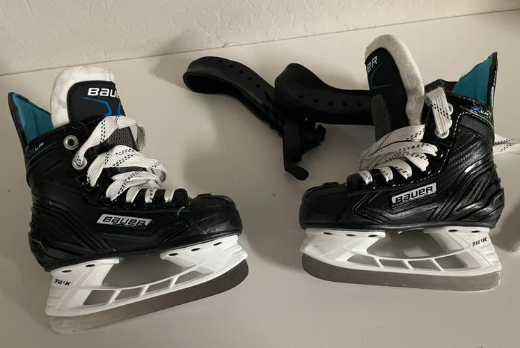 Used Youth Bauer 8 XLP Hockey Skates