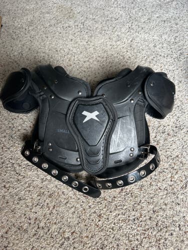 Xenith youth fly shoulder pads