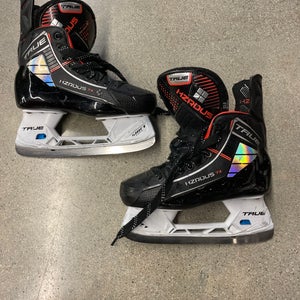 Intermediate True HZRDUS 7X Hockey Skates Regular Width Size 6.5