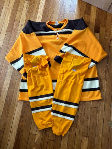 Bruins Winter Classic Style Goalie Cut Jersey & Socks