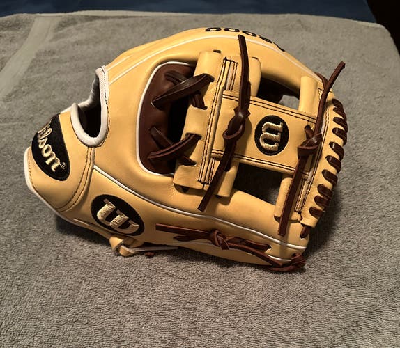 Wilson A2000 1786 11.5” Infield Glove. Like NEW