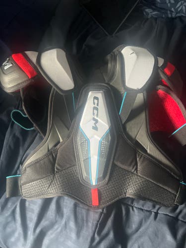 Used Large CCM JETSPEED FT6 Shoulder Pads