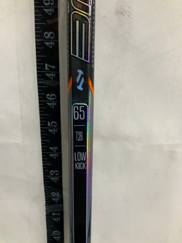 New Senior True Hzrdus 9X4 65 Flex Right T28 Stick