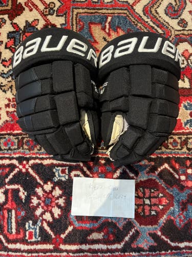 Excellent Condition Patrick Kane Spec Bauer 14" Pro Stock Nexus 2N Gloves