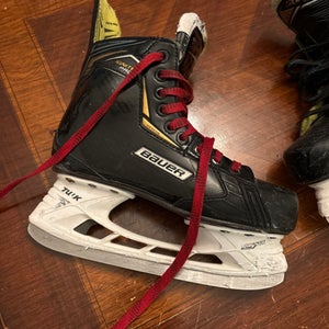 Used Intermediate Bauer Supreme Ignite Pro Hockey Skates Regular Width Size 5
