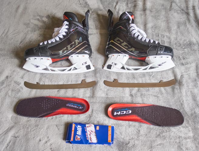 CCM JetSpeed FT6 Pro Hockey Skates Senior Size 8.5 Regular/Fit 2, Custom Graphics