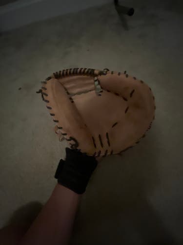 A2000 Catchers mitt 33”