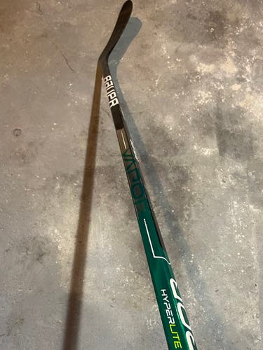 New Senior Bauer Right Handed Green P28M Pro Stock Vapor Hyperlite Hockey Stick