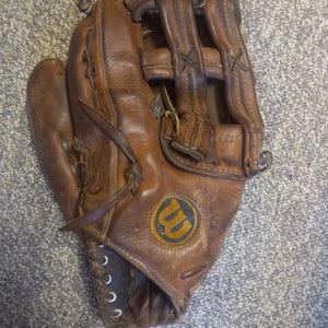 Wilson A2002 12" Left Hand Throw Baseball Glove
