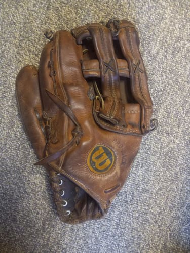 Wilson A2002 12" Left Hand Throw Baseball Glove