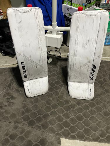 Bauer Senior M5 Pro Goalie Leg Pads