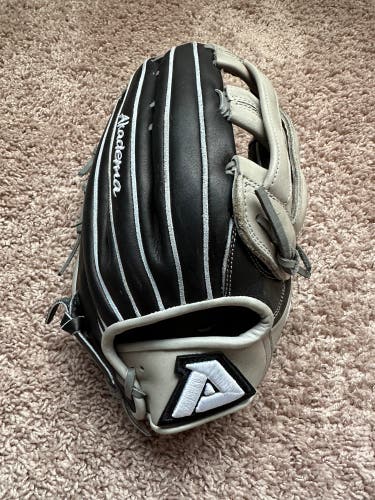 *NEW* Akadema Torino 12.75 Outfielders Glove