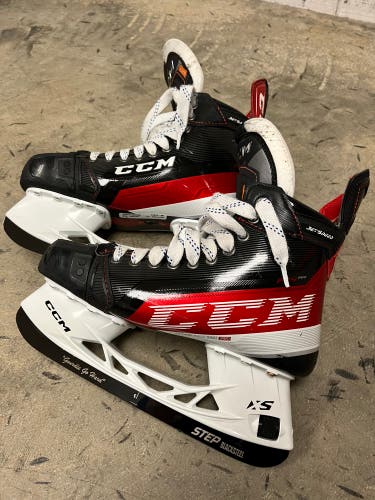 Like new CCM Jetspeed FT4 Pro Stock 8.5 MIC