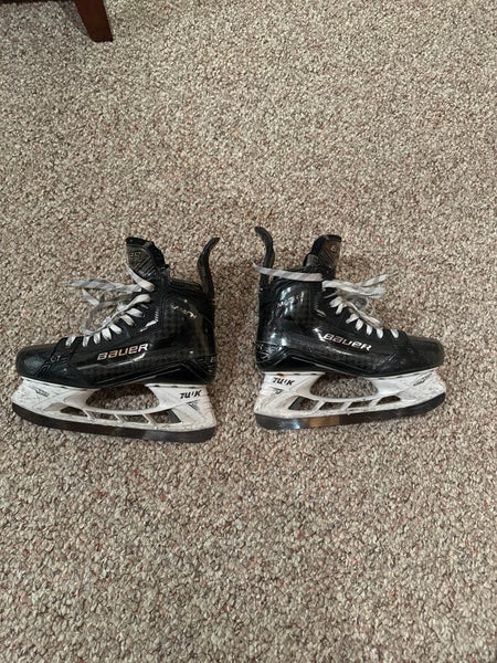Used Senior Bauer 8.5 Supreme Mach Hockey Skates