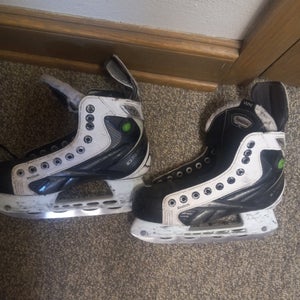 Used Size 4 Intermediate Reebok White k Hockey Skates Size 4