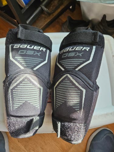Bauer goalie knee pads