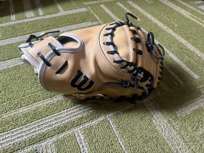 Very Nice Wilson A2000 DPCM 33" Catchers Mitt