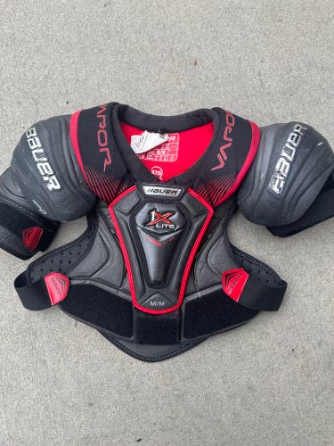 Used Medium Bauer Vapor 1X Lite Shoulder Pads