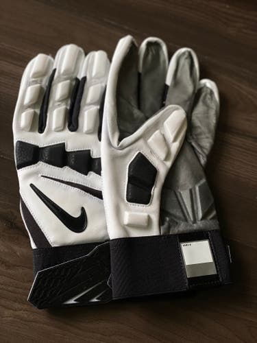Nike Hyperbeast 2.0 Adult Lineman White Football Gloves Adult 2XL *BRAND NEW*