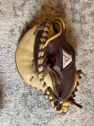 Akadema Prodigy Series 32” Catcher’s Mitt